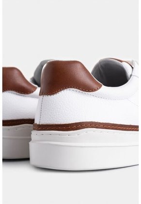 Tenis Whited De Cuero Para Hombre Detalle Contraste Tenis Whited De Cuero Para Hombre Detalle Contraste Blanco 43 VÉLEZ