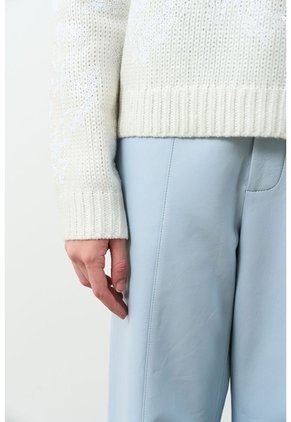 Sweater Tejido De Cuello Alto Para Mujer Nacarina Sweater Tejido De Cuello Alto Para Mujer Nacarina Crema M VÉLEZ