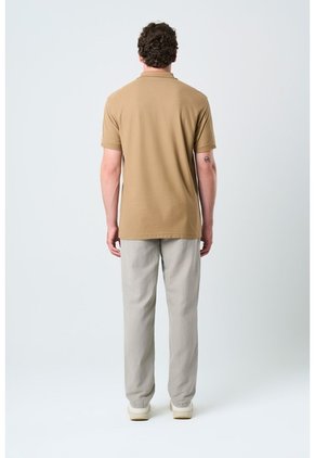 Polo Para Hombre Semi Fit Detalle Jacquard Polo Para Hombre Semi Fit Detalle Jacquard Tabaco L VÉLEZ