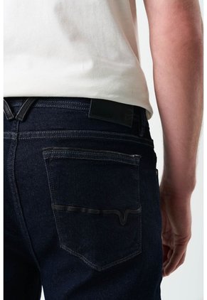 Jean Obi Semi Fitted Para Hombre Detalle En Cuero Jean Obi Semi Fitted Para Hombre Detalle En Cuero Azul 34 VÉLEZ