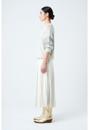 Sweater Draco Tejido Para Mujer Detalle Flecos Y Millaré Sweater Draco Tejido Para Mujer Detalle Flecos Y Millaré Crema M VÉLEZ