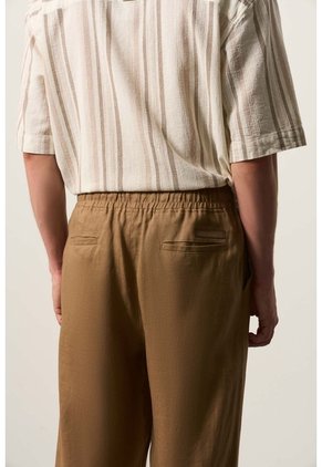 Pantalón Relaxed Fit Para Hombre Elon Pantalón Relaxed Fit Para Hombre Elon Tabaco 30 VÉLEZ