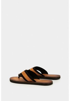 Sandalia Playera Alfil De Cuero Para Hombre Contrastes De Color Miel Sandalia Playera Alfil De Cuero Para Hombre Contrastes De Color Miel 44 Vélez