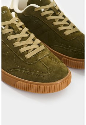 Tenis De Cuero Gamuzado Ground 2 Tenis De Cuero Gamuzado Ground 2 Verde 46 VÉLEZ