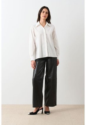Camisa Manga Larga Oversized Para Mujer Astra Camisa Manga Larga Oversized Para Mujer Astra Crema S VÉLEZ