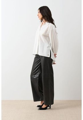 Camisa Manga Larga Oversized Para Mujer Astra Camisa Manga Larga Oversized Para Mujer Astra Crema S VÉLEZ
