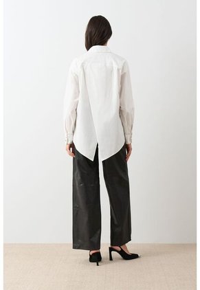 Camisa Manga Larga Oversized Para Mujer Astra Camisa Manga Larga Oversized Para Mujer Astra Crema S VÉLEZ
