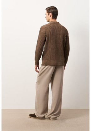 Sweater Tejido Para Hombre Hazel Sweater Tejido Para Hombre Hazel Tabaco XS VÉLEZ