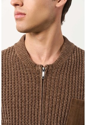 Sweater Tejido Para Hombre Hazel Sweater Tejido Para Hombre Hazel Tabaco XS VÉLEZ