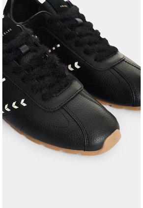 Tenis En Cuero Para Mujer Savanna Grain Stitch Tenis En Cuero Para Mujer Savanna Grain Stitch Negro 41 VÉLEZ
