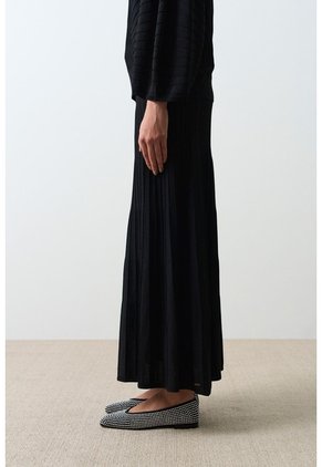 Falda Tejida Con Lúrex Para Mujer Nacarina Falda Tejida Con Lúrex Para Mujer Nacarina Negro 14 VÉLEZ