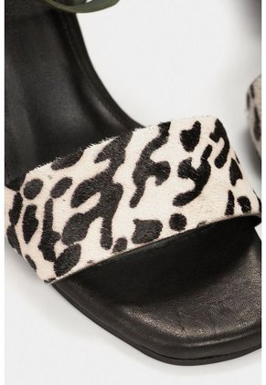 Sandalia Tacón Gerakas De Cuero Para Mujer Pelo Y Tacón Estilizado Blanco