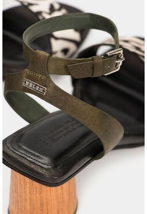 Sandalia Tacón Gerakas De Cuero Para Mujer Pelo Y Tacón Estilizado Blanco