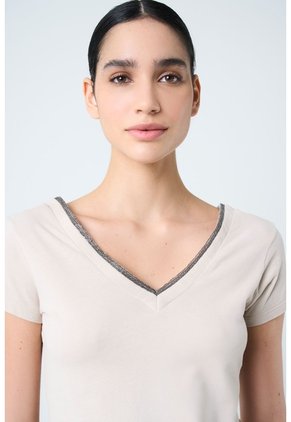 Camiseta Básica Para Mujer Millaré Metálico Decorativo Camiseta Básica Para Mujer Millaré Metálico Decorativo Arena L VÉLEZ