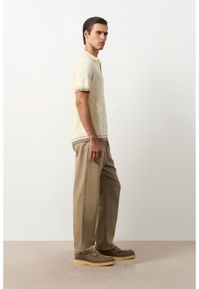 Polo Manga Corta Tejida Para Hombre Aura Polo Manga Corta Tejida Para Hombre Aura Crema XL VÉLEZ