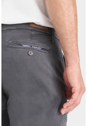 Pantalón Chino Italo Para Hombre Semifitted Pantalón Chino Italo Para Hombre Semifitted Gris Pistola 32 VÉLEZ