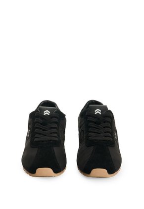 Tenis En Lona Y Carnaza Para Mujer Savanna Floral Tenis En Lona Y Carnaza Para Mujer Savanna Floral Negro 41 VÉLEZ