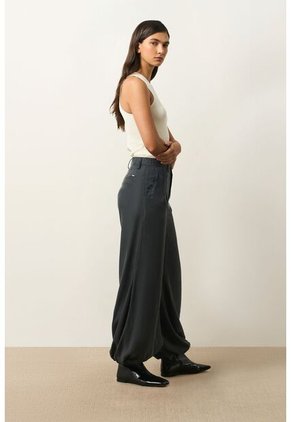 Pantalón Bota Englobada De Tejido Plano Para Mujer Arizona Pantalón Bota Englobada De Tejido Plano Para Mujer Arizona Negro 12 VÉLEZ