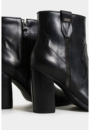 Botines Tatacoa De Cuero Para Mujer Detalle En Millaré Botines Tatacoa De Cuero Para Mujer Detalle En Millaré Negro 40 VÉLEZ