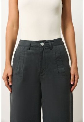 Pantalón Bota Englobada De Tejido Plano Para Mujer Arizona Pantalón Bota Englobada De Tejido Plano Para Mujer Arizona Negro 12 VÉLEZ