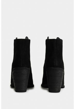 Botines Alpha De Cuero Gamuzado Para Mujer Silueta Asimétrica Botines Alpha De Cuero Gamuzado Para Mujer Silueta Asimétrica Negro 34 VÉLEZ