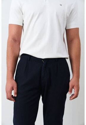 Pantalón Aron En Lino Para Hombre Ribete Cuero Pantalón Aron En Lino Para Hombre Ribete Cuero Azul Oscuro 36 VÉLEZ