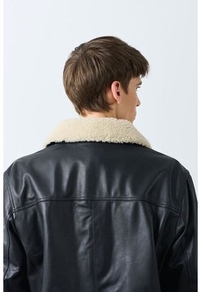 Chaqueta Oculto De Cuero Para Hombre Silueta Aviador Chaqueta Oculto De Cuero Para Hombre Silueta Aviador Negro S VÉLEZ