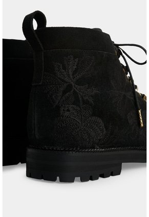 Botas En Carnaza Bordada Para Hombre Nacar Botas En Carnaza Bordada Para Hombre Nacar Negro 41 VÉLEZ