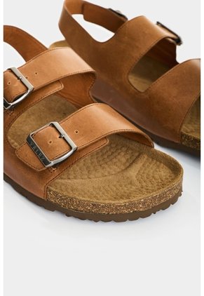 Sandalia En Cuero Para Hombre Fail Sandalia En Cuero Para Hombre Fail Miel 38 VÉLEZ