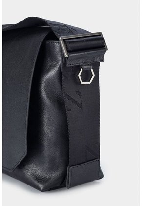 Manos Libres Júpiter De Cuero Para Mujer Detalle Tejido Manos Libres Júpiter De Cuero Para Mujer Detalle Tejido Negro Vélez