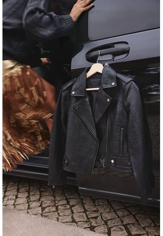 Chaqueta Claire Tejida De Cuero Para Mujer Silueta Biker Chaqueta Claire Tejida De Cuero Para Mujer Silueta Biker Negro L VÉLEZ Vélez