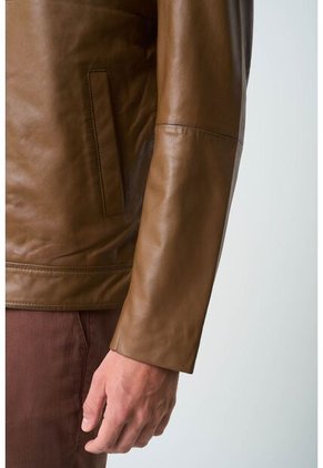 Chaqueta Bosa De Cuero Para Hombre Fit Semi Holgado Chaqueta Bosa De Cuero Para Hombre Fit Semi Holgado Miel XXL VÉLEZ