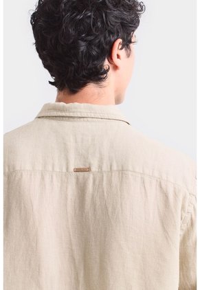 Camisa Manga Larga En Lino Para Hombre Silueta Semi Ajustada Camisa Manga Larga En Lino Para Hombre Silueta Semi Ajustada Verde Oliva M VÉLEZ