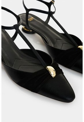 Baleta Destalonada En Cuero Para Mujer Kiwa Baleta Destalonada En Cuero Para Mujer Kiwa Negro 41 VÉLEZ