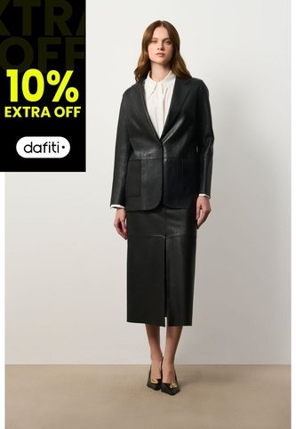 Blazer Astromelia En Cuero Ovino Para Mujer Silueta Recta Blazer Astromelia En Cuero Ovino Para Mujer Silueta Recta Negro S VÉLEZ Vélez