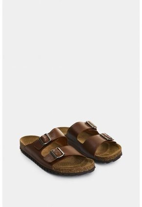 Sandalia Plana Elia De Cuero Para Hombre Doble Hebilla Sandalia Plana Elia De Cuero Para Hombre Doble Hebilla Miel 38 VÉLEZ