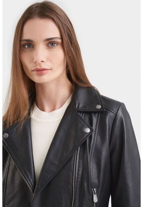 Biker Iris De Cuero Para Mujer Detalles Bordados Con Pedrería Biker Iris De Cuero Para Mujer Detalles Bordados Con Pedrería Negro XL VÉLEZ