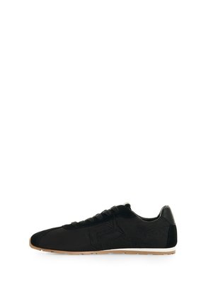 Tenis En Lona Y Carnaza Para Mujer Savanna Floral Tenis En Lona Y Carnaza Para Mujer Savanna Floral Negro 41 VÉLEZ