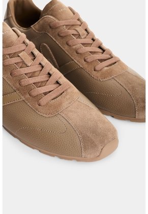 Tenis En Cuero Para Hombre Savanna Tenis En Cuero Para Hombre Savanna Tabaco 42 VÉLEZ