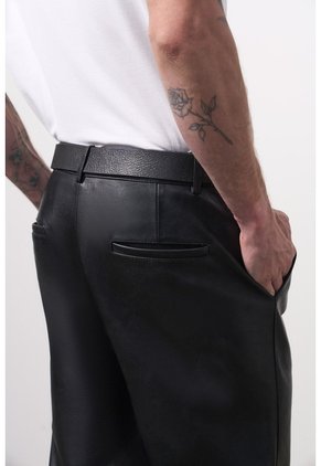 Pantalón En Cuero Para Hombre Pantalón En Cuero Para Hombre Negro 36 VÉLEZ