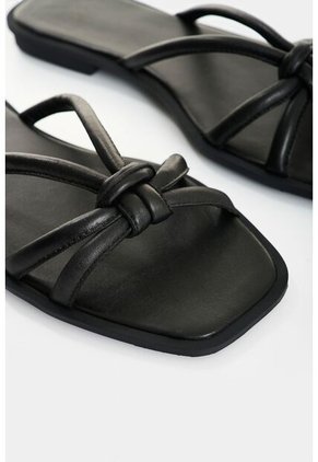 Sandalia Plana De Cuero Para Mujer Sole Sandalia Plana De Cuero Para Mujer Sole Negro 40 VÉLEZ