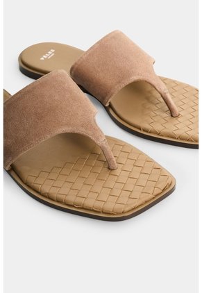 Sandalia Plana En Cuero Gamuzado Para Mujer Rio Sandalia Plana En Cuero Gamuzado Para Mujer Rio Tabaco 38 VÉLEZ