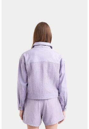 Chaqueta Calas En Denim Rígido Para Mujer Detalles Cuero Chaqueta Calas En Denim Rígido Para Mujer Detalles Cuero Lila XX VÉLEZ