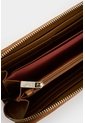 Porta Chequera Tulia De Cuero Para Mujer Con Grabado Porta Chequera Tulia De Cuero Para Mujer Con Grabado Miel VÉLEZ de Vélez