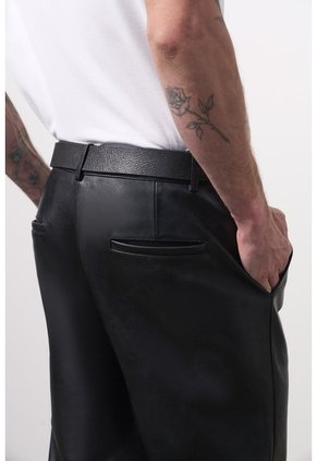 Pantalón En Cuero Para Hombre Pantalón En Cuero Para Hombre Negro 36 VÉLEZ