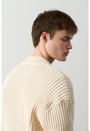 Sweater Tejido Para Hombre Hazel Sweater Tejido Para Hombre Hazel Crema M VÉLEZ