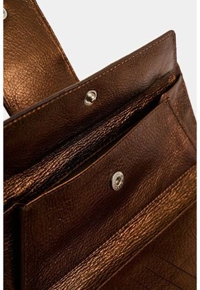 Billetera Porta Chequera De Cuero Folia Para Mujer Extravaganza Billetera Porta Chequera De Cuero Folia Para Mujer Extravaganza Bronce VÉLEZ