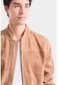 Chaqueta Bomber Helios De Cuero Gamuza Para Hombre Silueta Liviana Chaqueta Bomber Helios De Cuero Gamuza Para Hombre Silueta Liviana Camel M VÉLEZ de Vélez