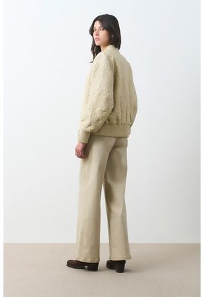 Bomber De Cuero Repujado Para Mujer Sira Bomber De Cuero Repujado Para Mujer Sira Beige M VÉLEZ
