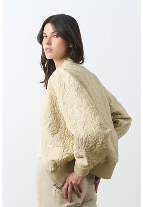Bomber De Cuero Repujado Para Mujer Sira Bomber De Cuero Repujado Para Mujer Sira Beige M VÉLEZ